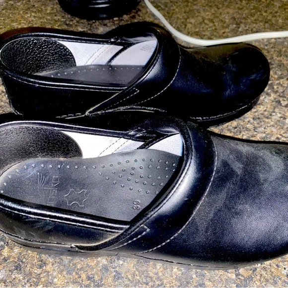 Dansko clogs nursing size 39 which 8.5 in womens retails $150 - Picture 1 of 1
